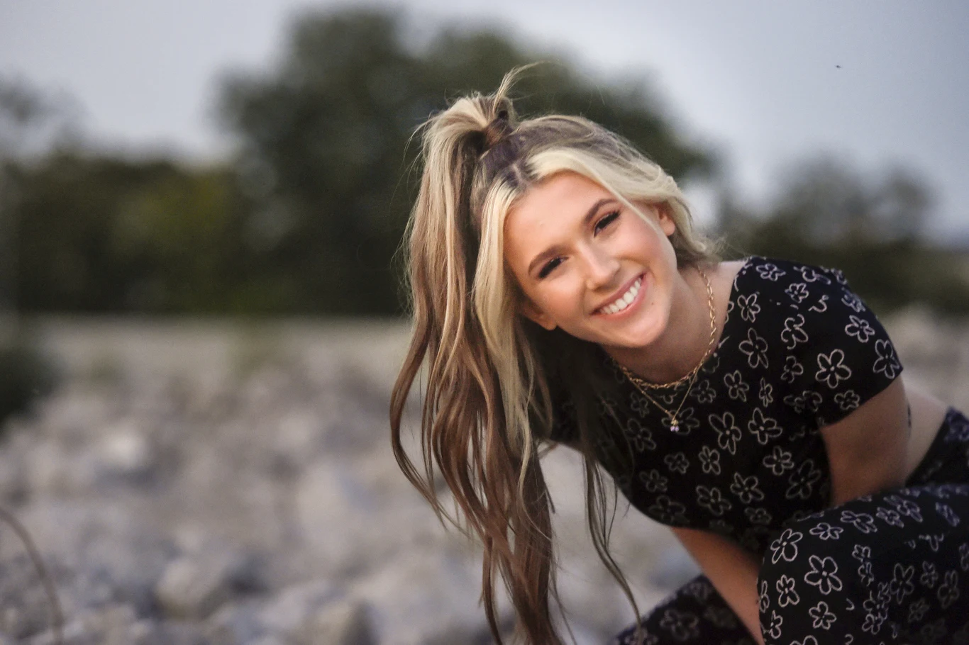 Roksana Węgiel i Magda Bereda znają się od kilku lat i kilkakrotnie miały okazję już współpracować. W 2018 r. nagrały wspólnie wersję piosenki "Żyj" Roksany używając... helu.