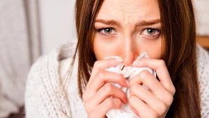 Obniżona odporność skutkuje częstymi przeziębieniami, problemami ze skórą, jelitami i sprzyja chorobom autoimmunologicznym