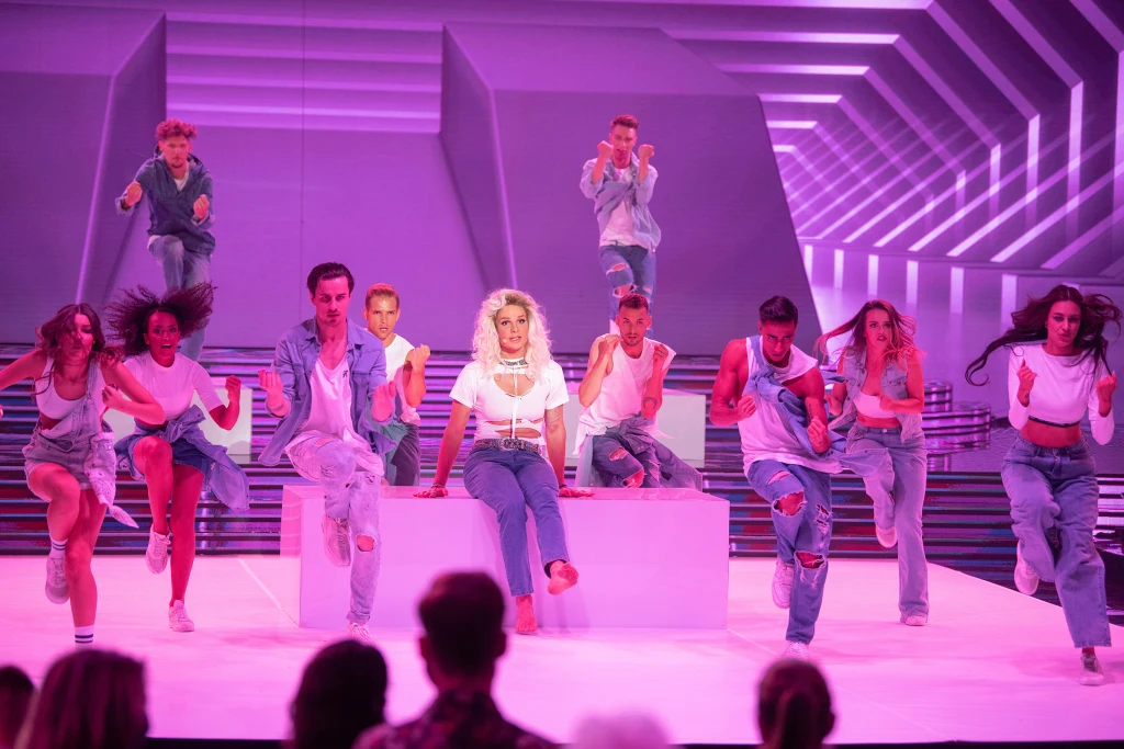 Chris Cugowski jako Rita Ora