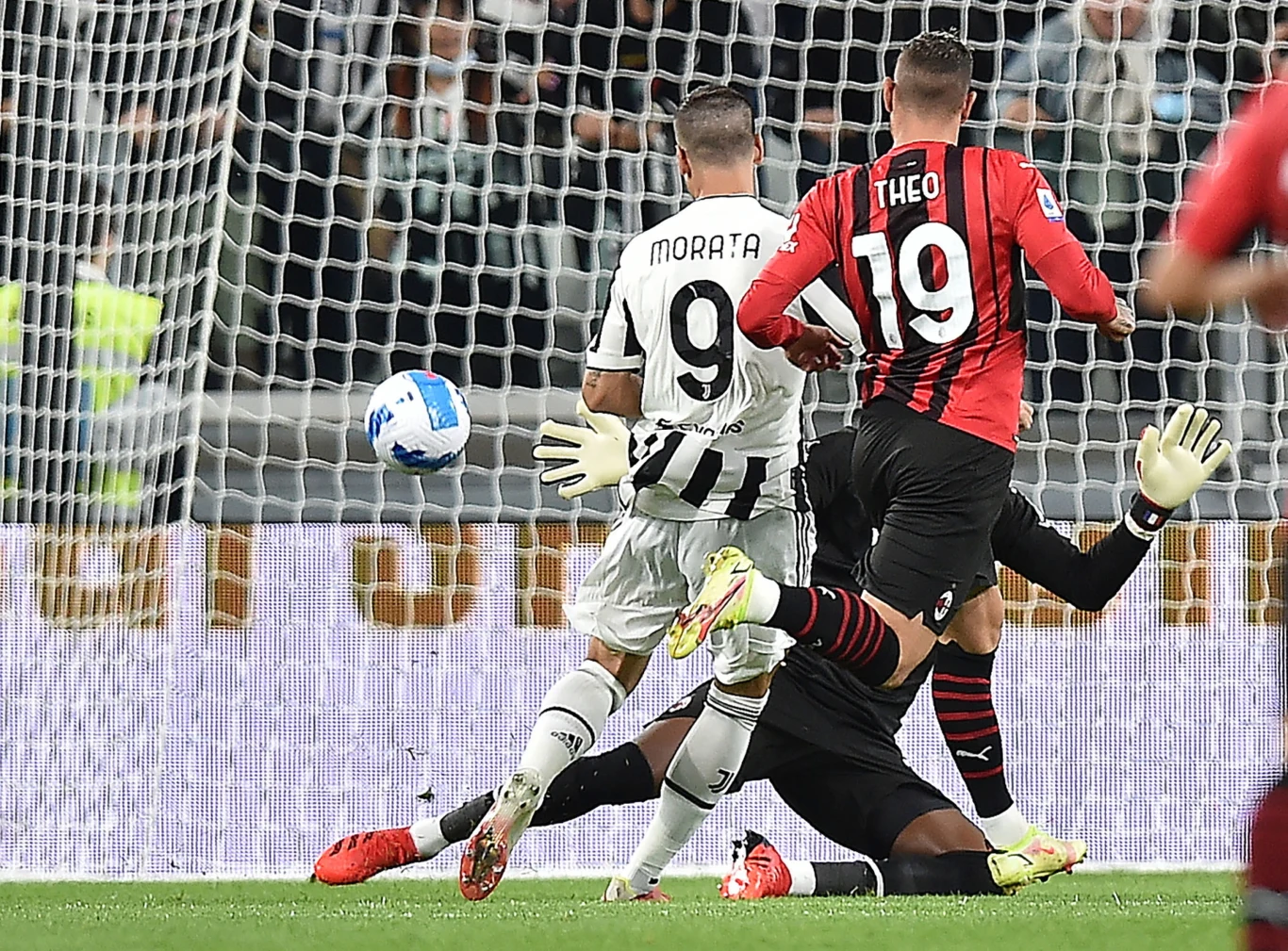 W taki sposób Alvaro Morata pokonał w 4. minucie Mike'a Maignana W taki sposób Alvaro Morata pokonał w 4. minucie Mike'a Maignana