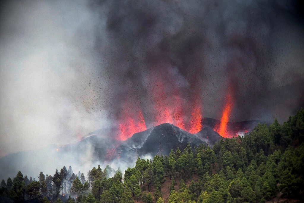 Erupcja wulkanu w miejscowości La Palma