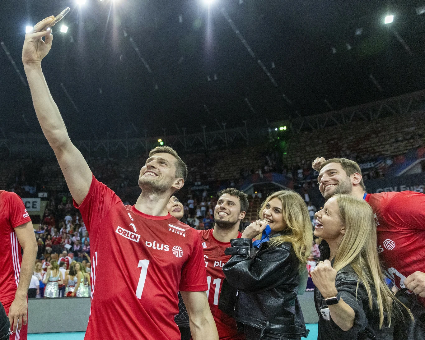 Brązowy medal polscy siatkarze celebrowali w towarzystwie ukochanych kobiet