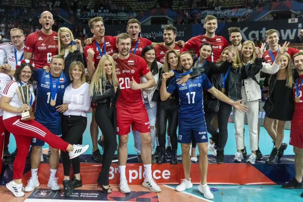 Brązowy medal polscy siatkarze celebrowali w towarzystwie ukochanych kobiet Brązowy medal polscy siatkarze celebrowali w towarzystwie ukochanych kobiet