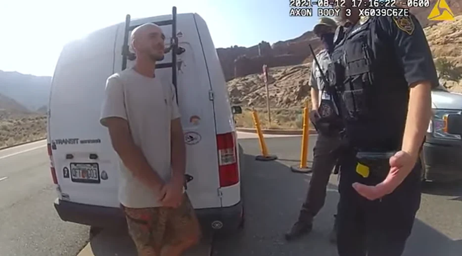 Brian Laundrie podczas interwencji policji Brian Laundrie podczas interwencji policji