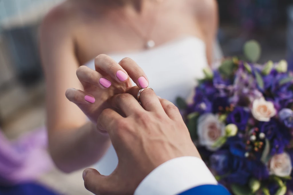 Zakochani często chcą, by data ślubu była wyjątkowa i kojarzyła się z wydarzeniem z przeszłości