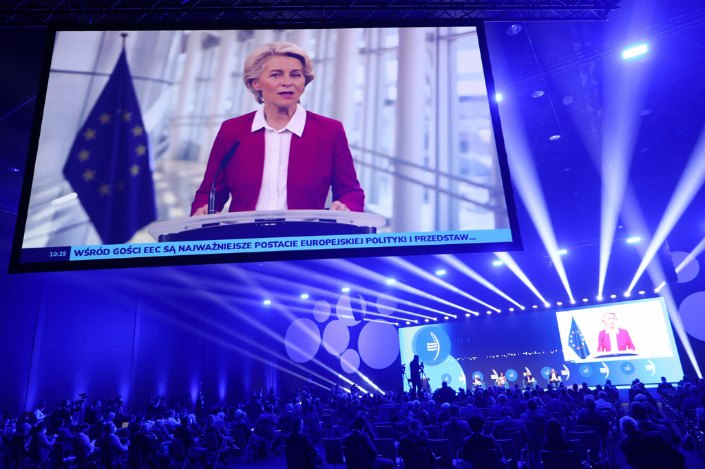 Ursula von der Leyen przemawia podczas Kongresu Gospodarczego w Międzynarodowym Centrum Kongresowym w Katowicach.