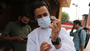 Na całym świecie trwają masowe szczepienia przeciwko COVID-19