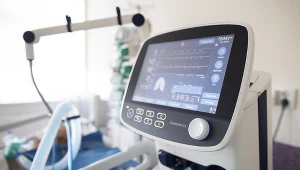 Respirator na oddziale intensywnej terapii, przeznaczonym dla pacjentów chorych na COVID-19.