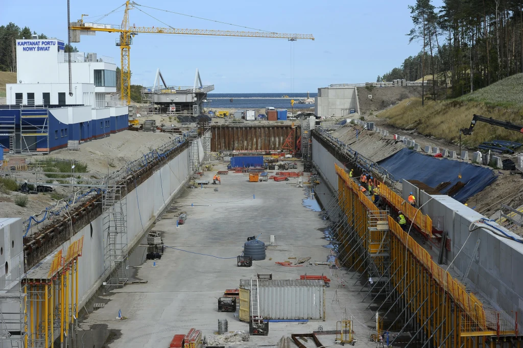 Przekop Mierzei Wiślanej. Trwa montaż śluzy Przekop Mierzei Wiślanej. Trwa montaż śluzy