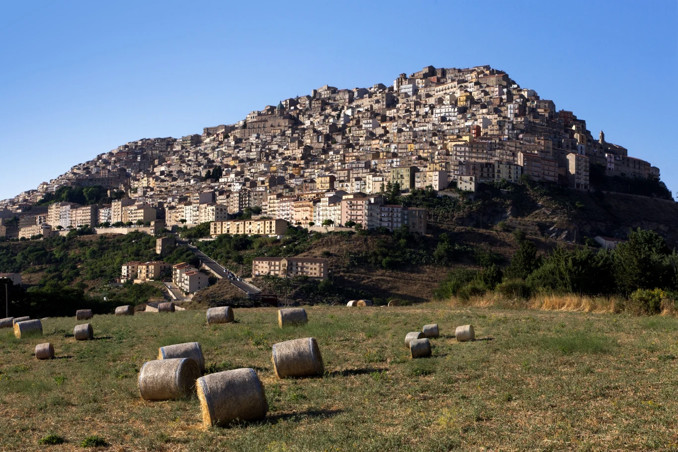 Gangi jest bardzo malowniczo położone Gangi jest bardzo malowniczo położone