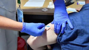 Trzecią dawkę szczepionki przeciw COVID-19 będą mogły otrzymać kolejne osoby