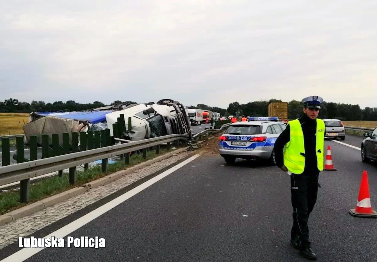 Pijany kierowca doprowadził do wywrócenia ciężarówki Pijany kierowca doprowadził do wywrócenia ciężarówki