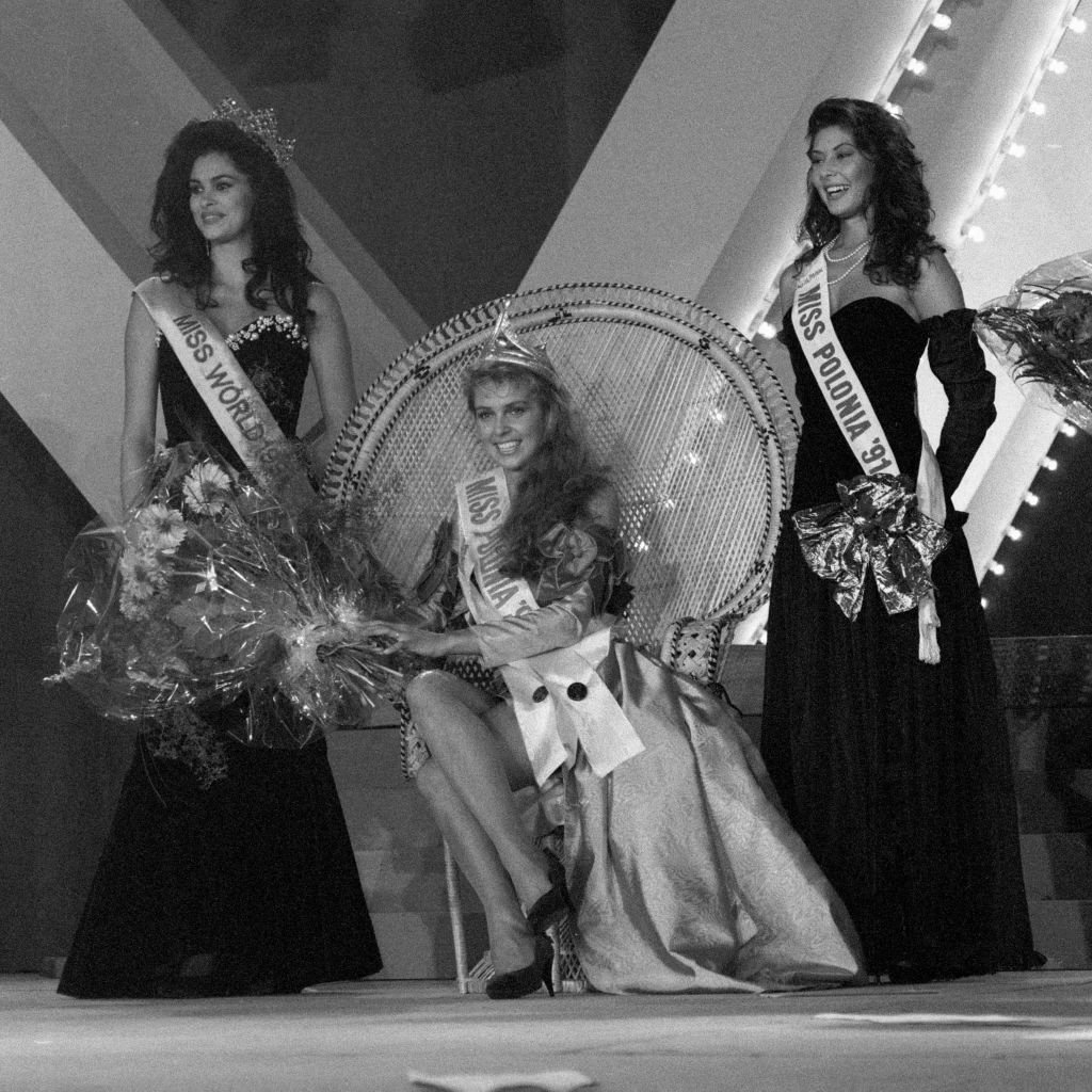 Od lewej Miss World 1991 Ninibeth Beatriz Leal Jiminez, Miss Polonia 1992 Ewa Wachowicz i Miss Polonia 1991 Agnieszka Kotlarska Od lewej Miss World 1991 Ninibeth Beatriz Leal Jiminez, Miss Polonia 1992 Ewa Wachowicz i Miss Polonia 1991 Agnieszka Kotlarska
