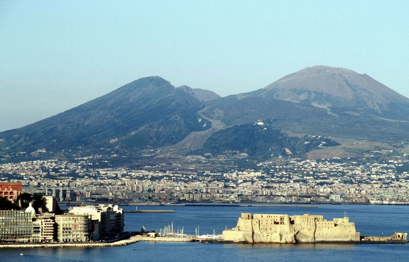 Widok na Wezuwiusza. Zdjęcie z 1997 roku Widok na Wezuwiusza. Zdjęcie z 1997 roku