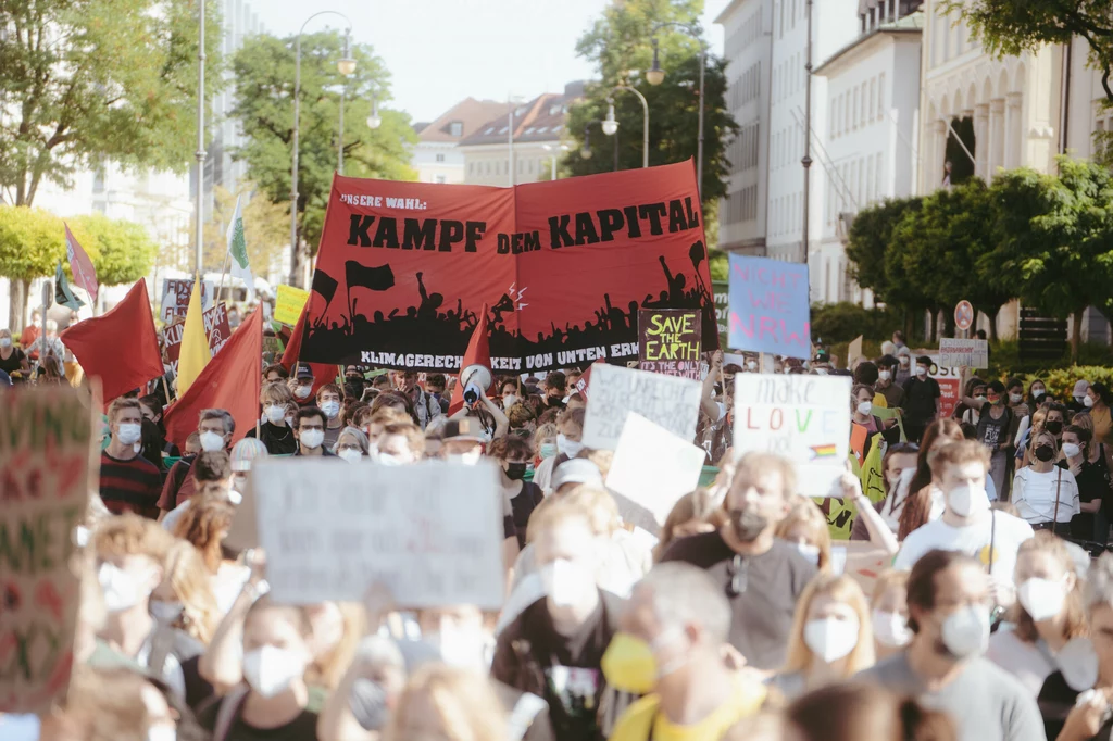 W piątek protesty odbyły się w 470 niemieckich miastach. Na zdjęciu demonstracja w Monachium. Fot. Alexander Pohl/Sipa USA