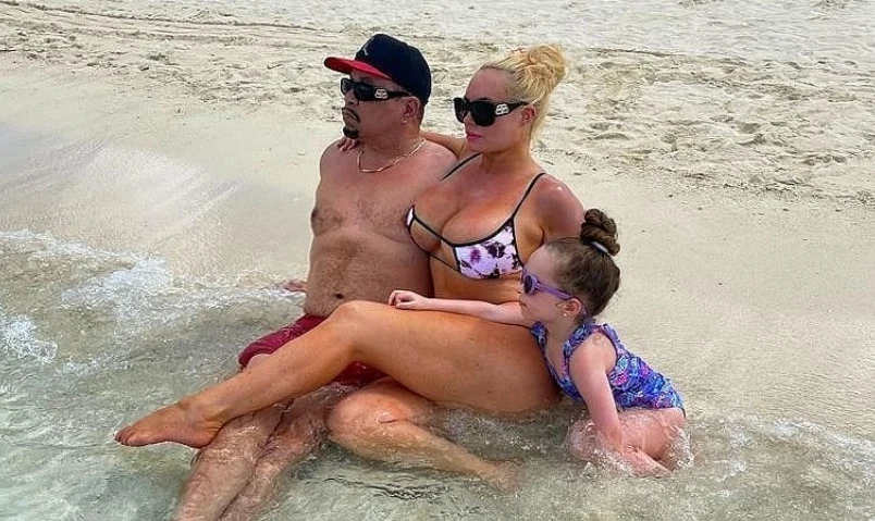 Coco Austin z rodziną