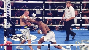 Usyk (po lewej), Joshua (po prawej)