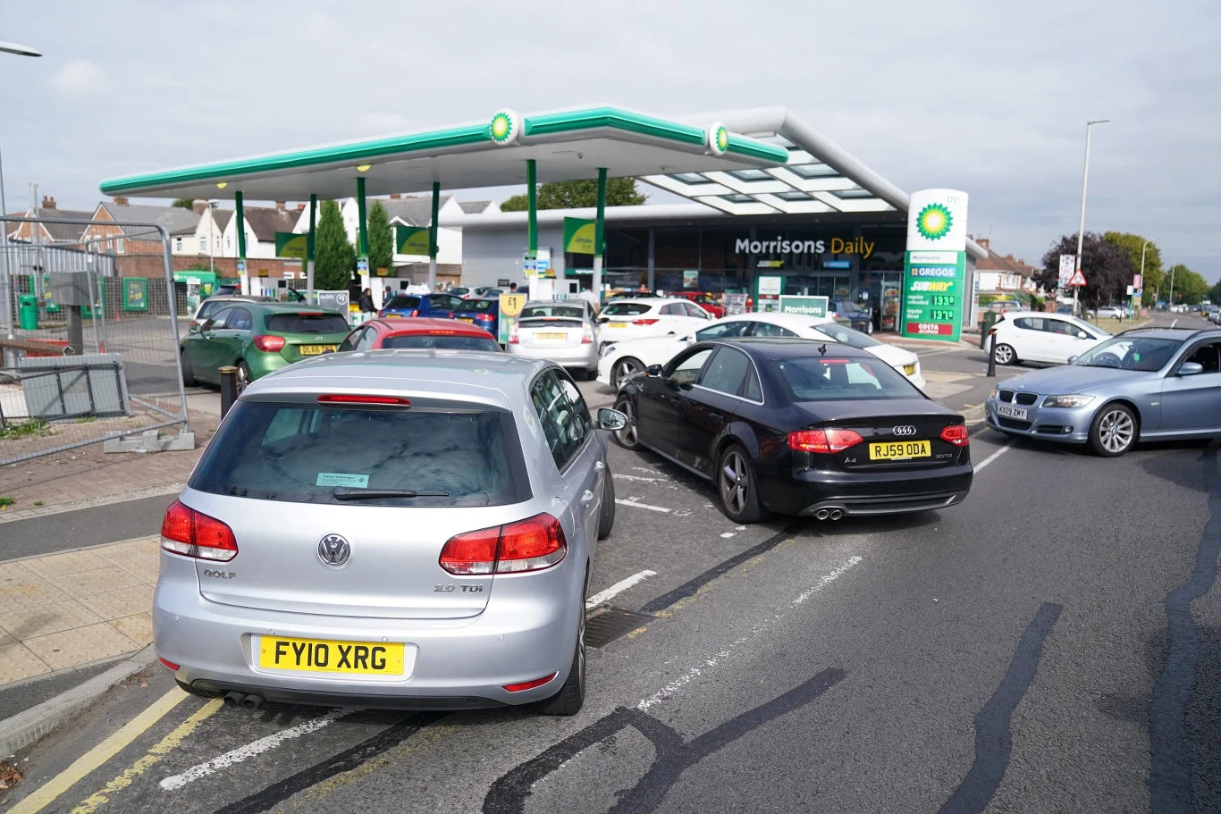 Stacje z paliwem są oblężone przez kierowców Stacje z paliwem są oblężone przez kierowców