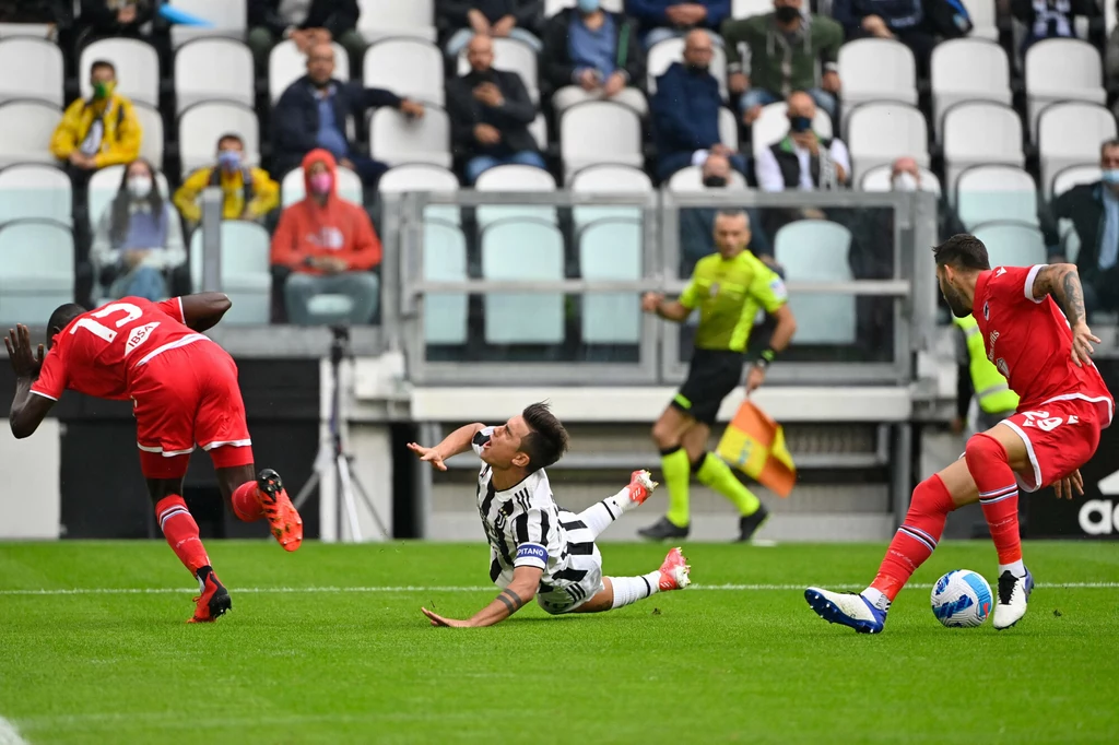 Paulo Dybala (w środku)