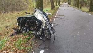 Audi rozpadło się na kawałki. Prędkościomierz zatrzymał się na 180 km/h