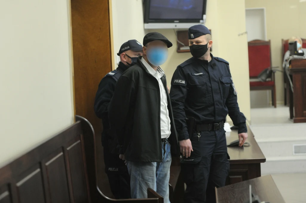 Jeden z czterech mężczyzn oskarżonych o zabójstwo i kanibalizm Jeden z czterech mężczyzn oskarżonych o zabójstwo i kanibalizm