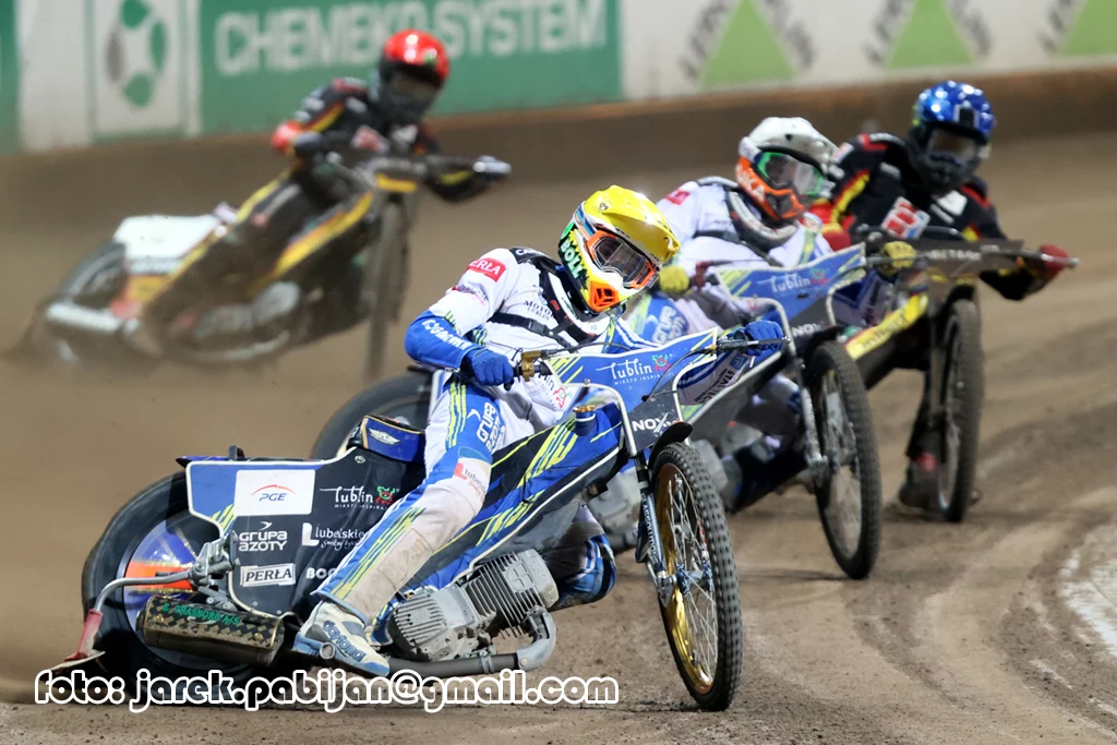 Mikkel Michelsen na prowadzeniu. Dalej Dominik Kubera, Daniel Beweley i Tai Woffinden