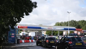 Rząd brytyjski i koncerny naftowe zapewniają, że nie ma powodu do paniki, a zapasy benzyny i oleju napędowego są wystarczające