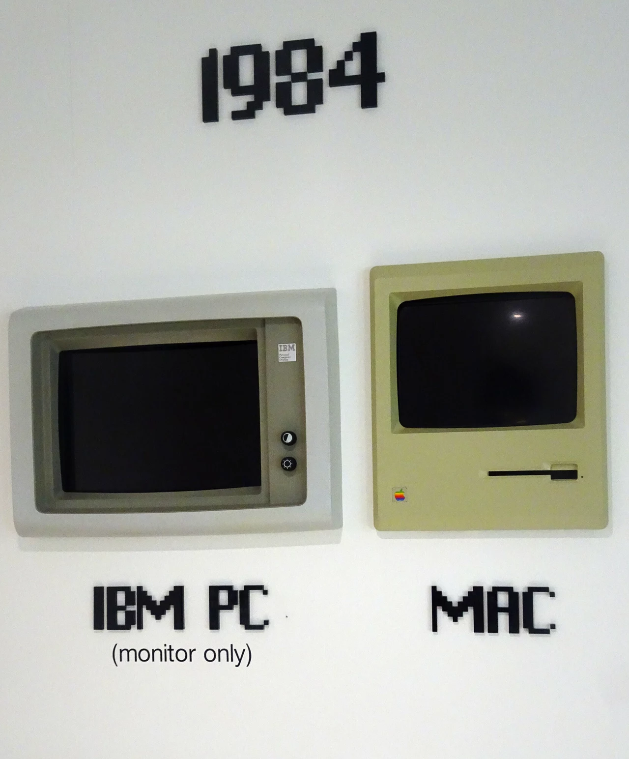 Macintosh firmy Apple miał swoją premierę w 1984 roku