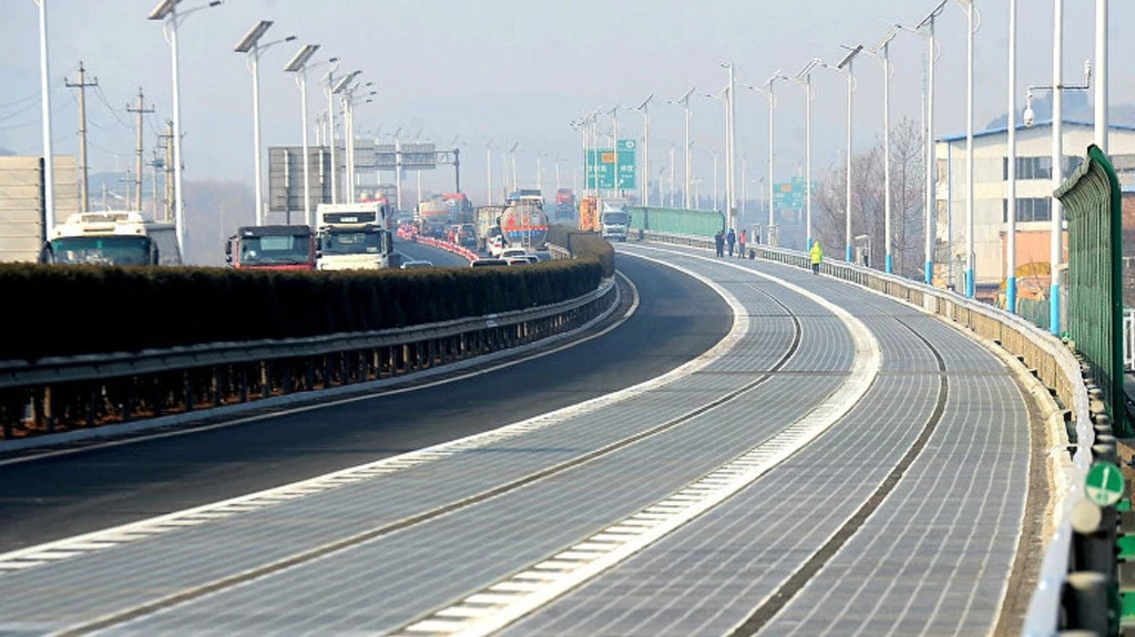 W Chinach powstaje najdłuższa na świecie solarna autostrada