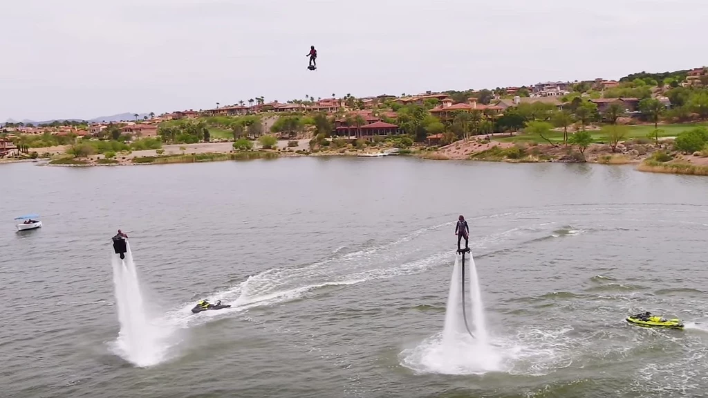 Flyboard, Flyride i Flyboard Air w akcji nad jeziorem. Świetny sprzęt na wakacyjne szaleństwa