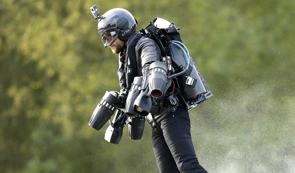 Jet pack Iron Mana można już kupić w sklepie. Rozpędza się do 50 km/h