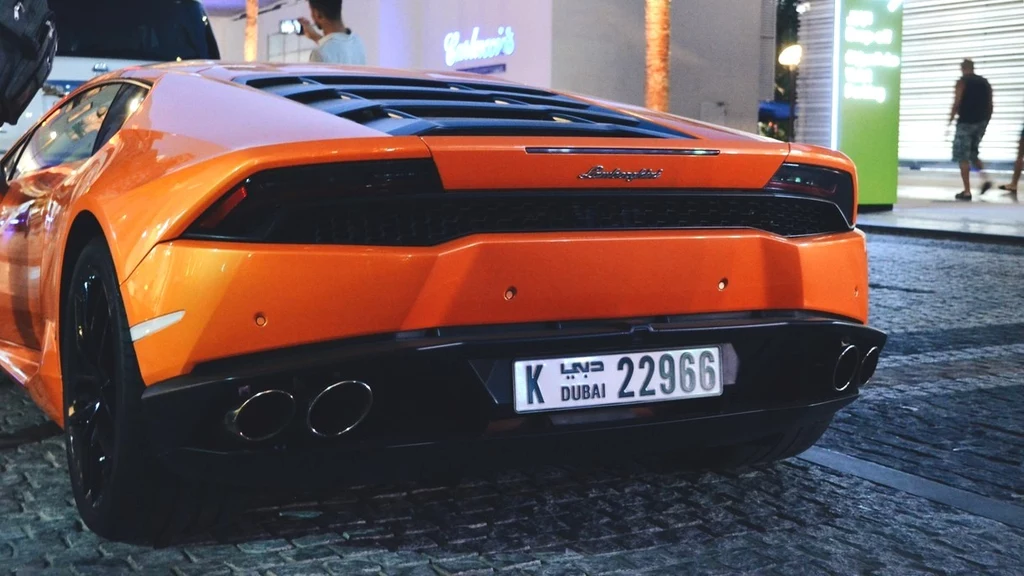 Turysta wypożyczył Lamborghini w Dubaju i uzbierał 47 tys. USD mandatów