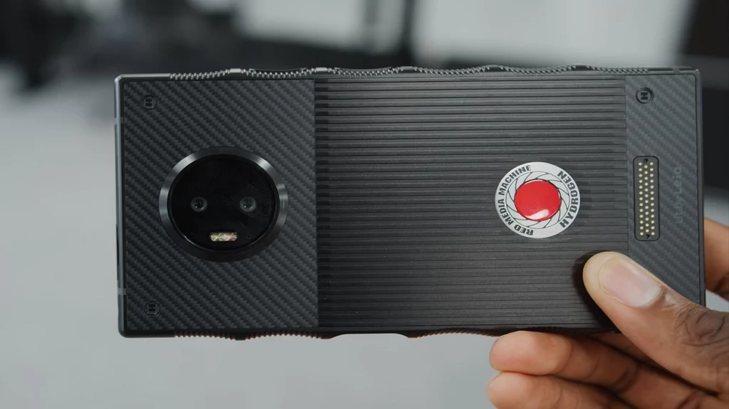 Zobaczcie pierwszy unboxing niezwykłego smartfonu Red Hydrogen One