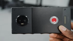 Zobaczcie pierwszy unboxing niezwykłego smartfonu Red Hydrogen One