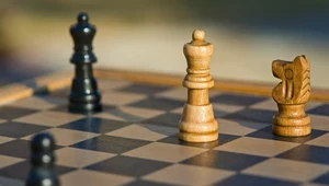 AlphaZero to sztuczna inteligencja, która wygrywa z czołowymi zawodnikami AI