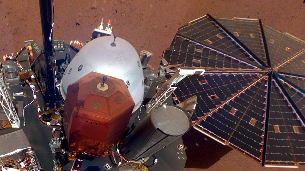 Sonda InSight wykonała sobie pierwsze selfie na równinie wulkanicznej Elysium Planitia