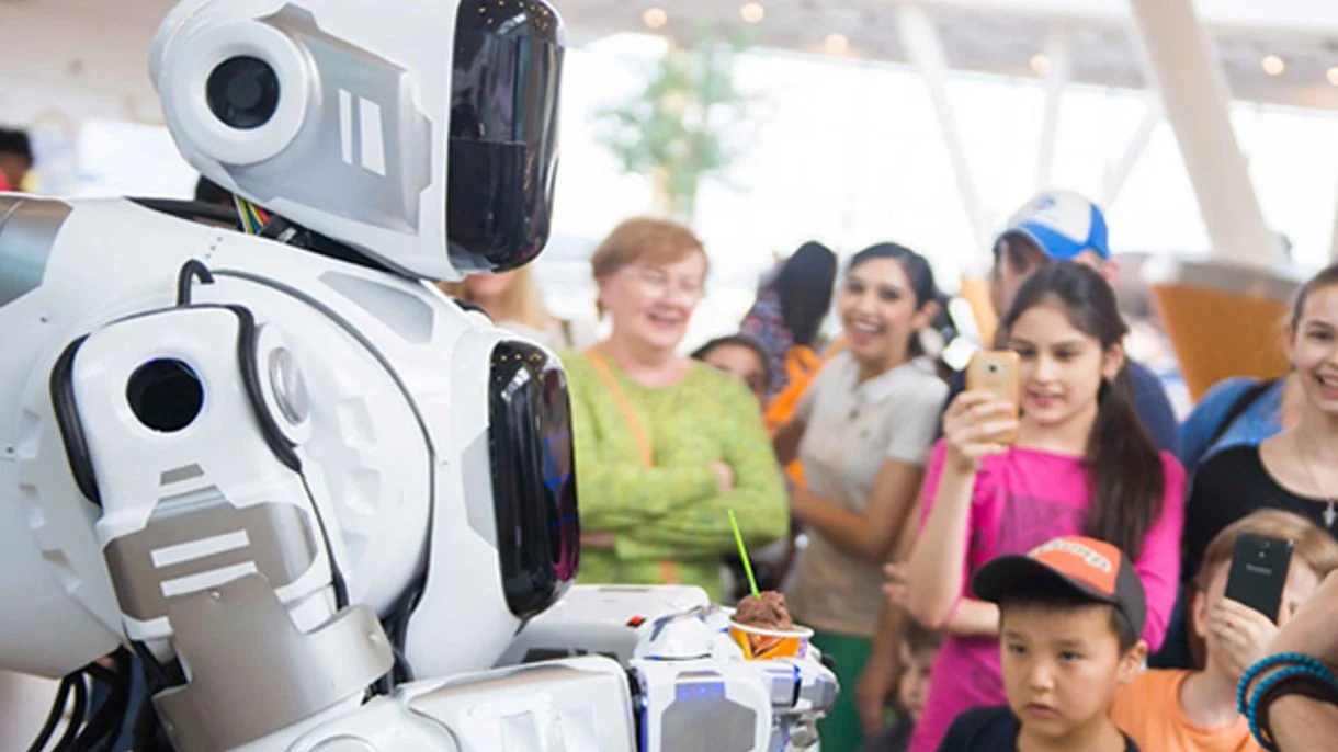 Supernowoczesny rosyjski robot okazał się być aktorem w przebraniu Supernowoczesny rosyjski robot okazał się być aktorem w przebraniu