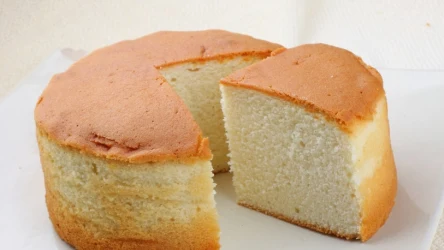 Patišpanj to serbski biszkopt, który wspaniale wyrasta, a mimo to nie ma ani grama proszku do pieczenia. 