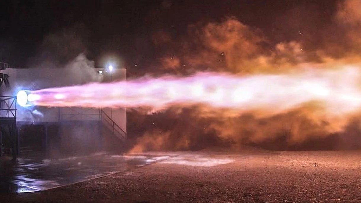 Elon Musk pokazał filmy z testów Raptora i ujawnił informacje o rakiecie SuperHeavy Elon Musk pokazał filmy z testów Raptora i ujawnił informacje o rakiecie SuperHeavy