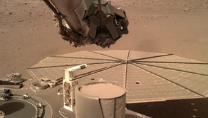 Panele solarne marsjańskiej sondy InSight niepokojąco szybko pokryły się pyłem