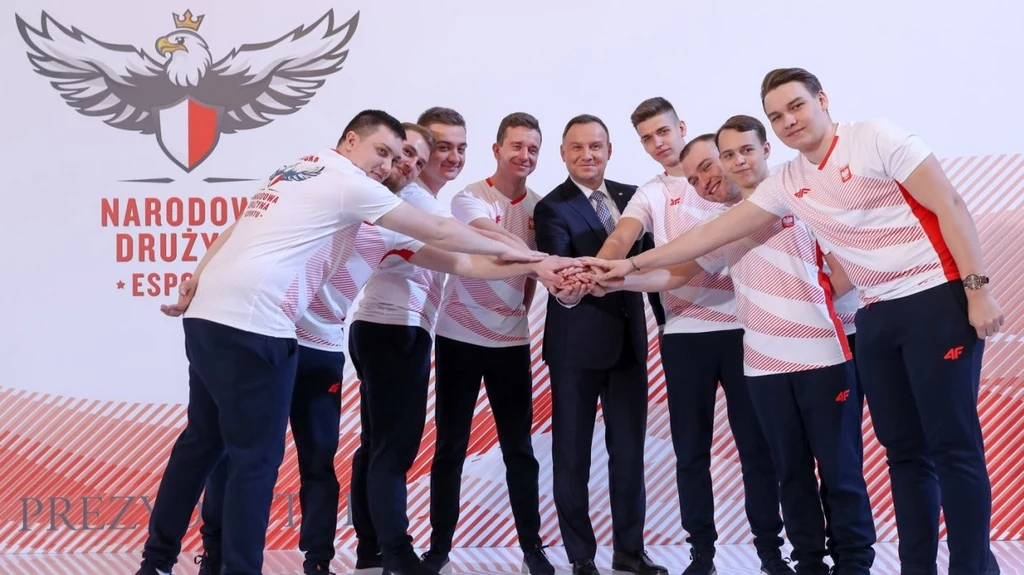 Prezydent Andrzej Duda zaprezentował Narodową Drużynę Esportu!