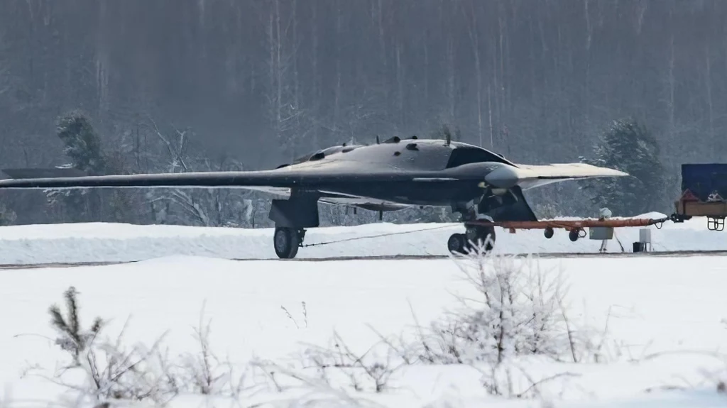 Rosyjski nowoczesny dron bojowy Ohotnik-B odbył swój dziewiczy lot