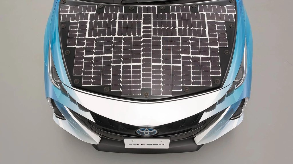 Toyota stawia na elektryczne auta wyposażone w panele solarne