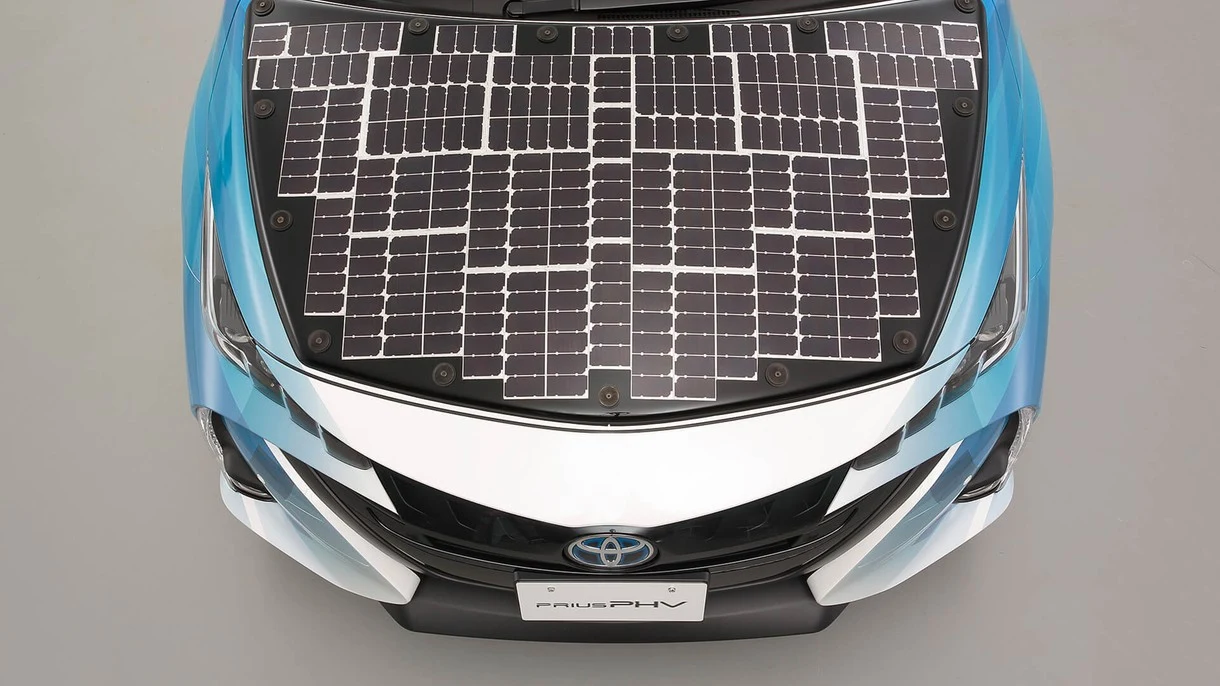 Toyota stawia na elektryczne auta wyposażone w panele solarne Toyota stawia na elektryczne auta wyposażone w panele solarne