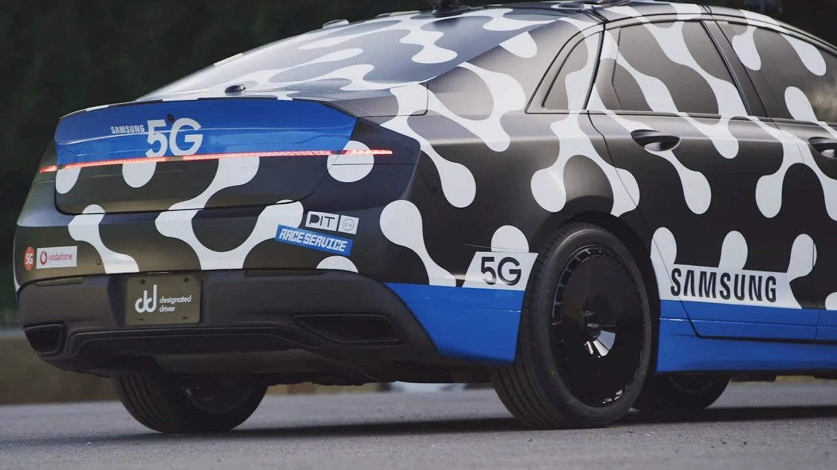 Tak się driftuje zdalnie sterowanym autem za pomocą sieci 5G w Samsungu S10 Tak się driftuje zdalnie sterowanym autem za pomocą sieci 5G w Samsungu S10