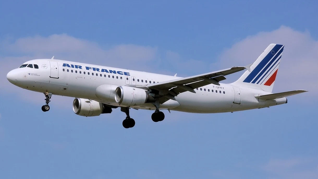 Rozpoznawanie twarzy zamiast kontroli paszportowej w Air France Rozpoznawanie twarzy zamiast kontroli paszportowej w Air France
