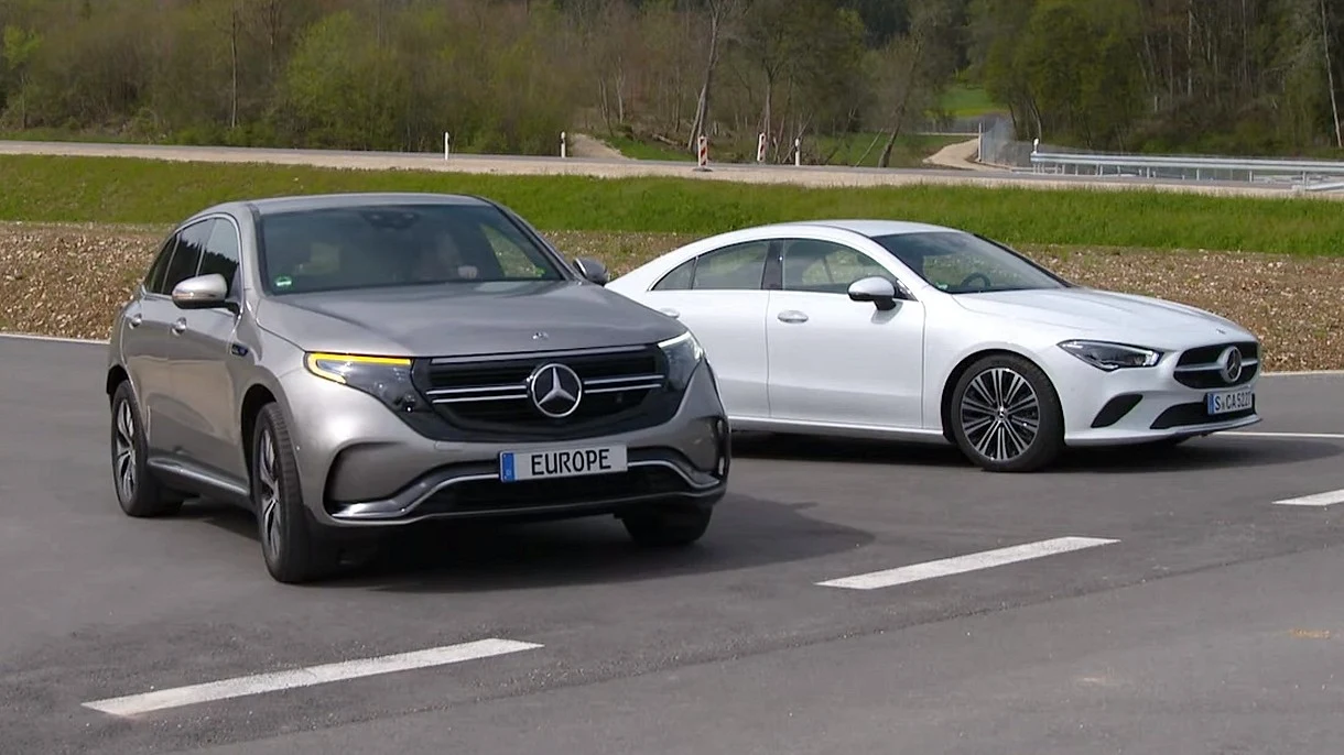 UE chce, by auta elektryczne były głośne. Mercedes pokazał więc „głośny” EQC UE chce, by auta elektryczne były głośne. Mercedes pokazał więc „głośny” EQC