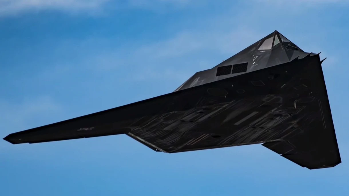 Wycofane ze służby w 2008 roku bombowce F-117 pojawiły się nad Strefą 51 Wycofane ze służby w 2008 roku bombowce F-117 pojawiły się nad Strefą 51