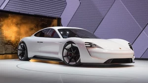 Porsche ujawnia datę premiery elektrycznego Taycana. Zobacz sprint od 0 do 200 km/h