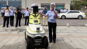 W Chinach pojawili się robo-policjanci. „Niebawem będą ich miliony”